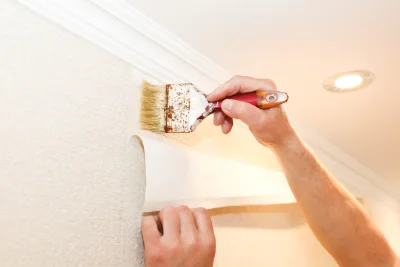 Pose de papier peint à Chenou — revêtements muraux et toiles de verre